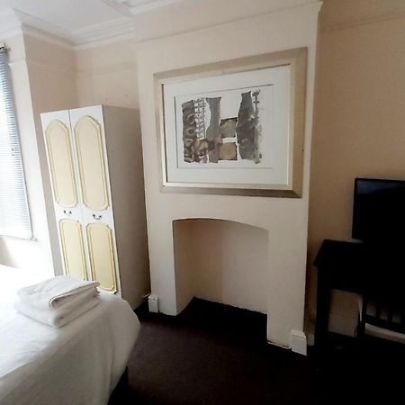 질링엄 Priestfield House Medway B&B 외부 사진