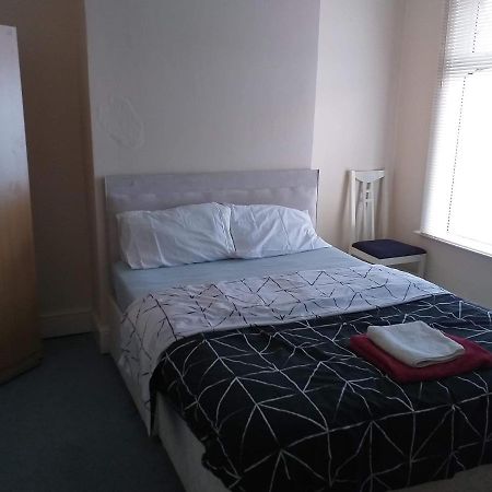 질링엄 Priestfield House Medway B&B 외부 사진