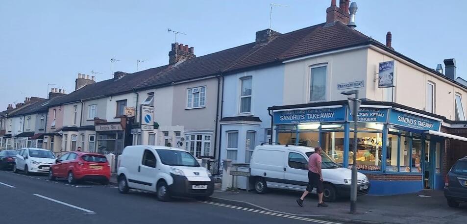 질링엄 Priestfield House Medway B&B 외부 사진