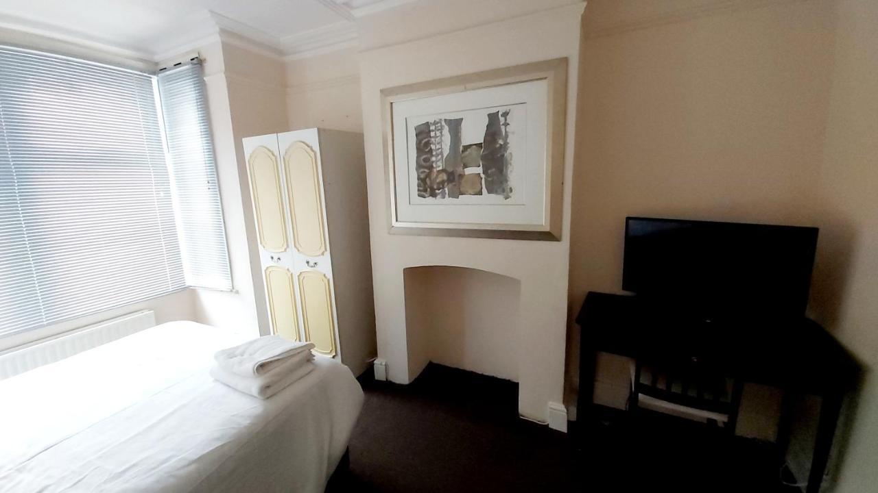 질링엄 Priestfield House Medway B&B 외부 사진