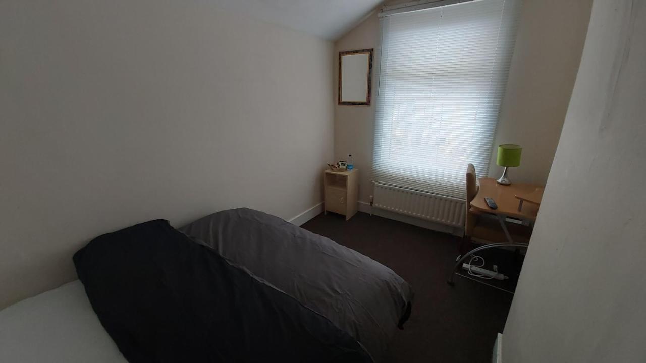 질링엄 Priestfield House Medway B&B 외부 사진