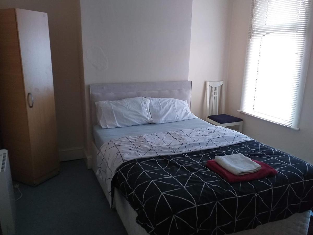 질링엄 Priestfield House Medway B&B 외부 사진